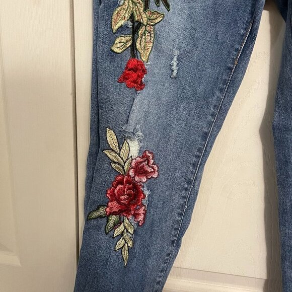 Emory Park Women's Floral Embroidered Distressed High Rise Straight Jeans Small - Picture 5 of 12